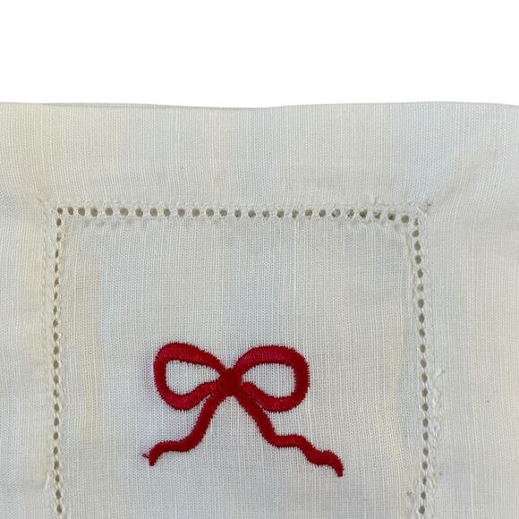 Tiramisu Hand Embroidered Bow Linen Coasters 6x6 Red & White Set of 4 New - Picture 6 of 12